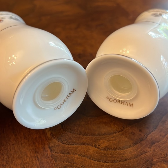 Gorham Serena Creamer, Sugar bowl with lid, Salt and Pepper Shakers. Fine China. - Picture 12 of 12